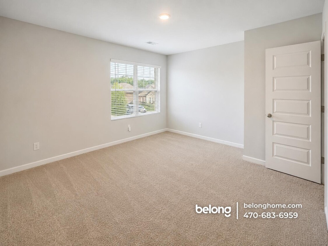 Building Photo - 933 Nandina Ln