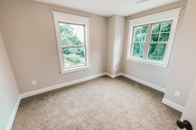 Building Photo - 1056 Piedmont Way