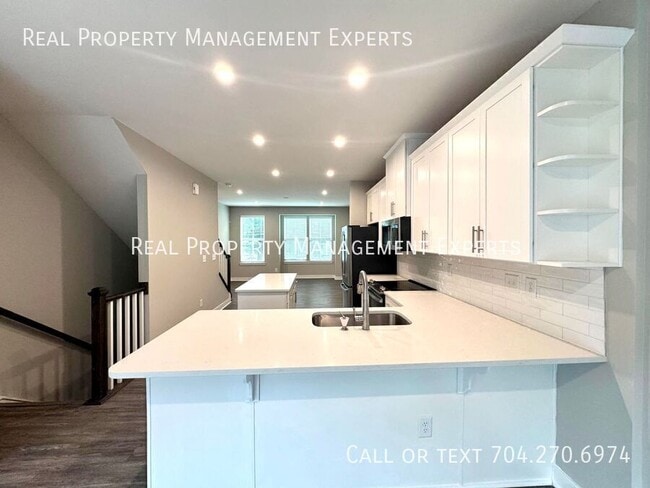 Building Photo - 528 Billingsley Rd