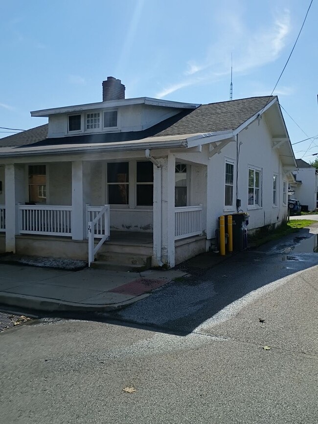 Building Photo - 24 N Diamond St