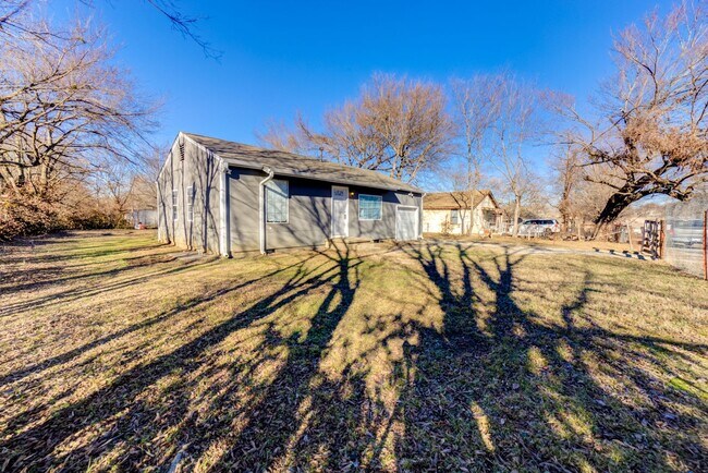 Foto del edificio - 2 Bedroom West Tulsa Remodel! Available Ap...