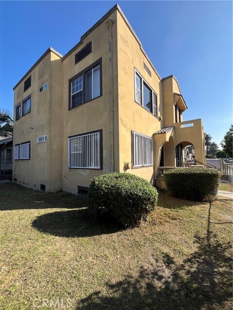 Foto del edificio - 1355 W 49th St