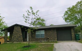 Building Photo - 7526 Valley Oak