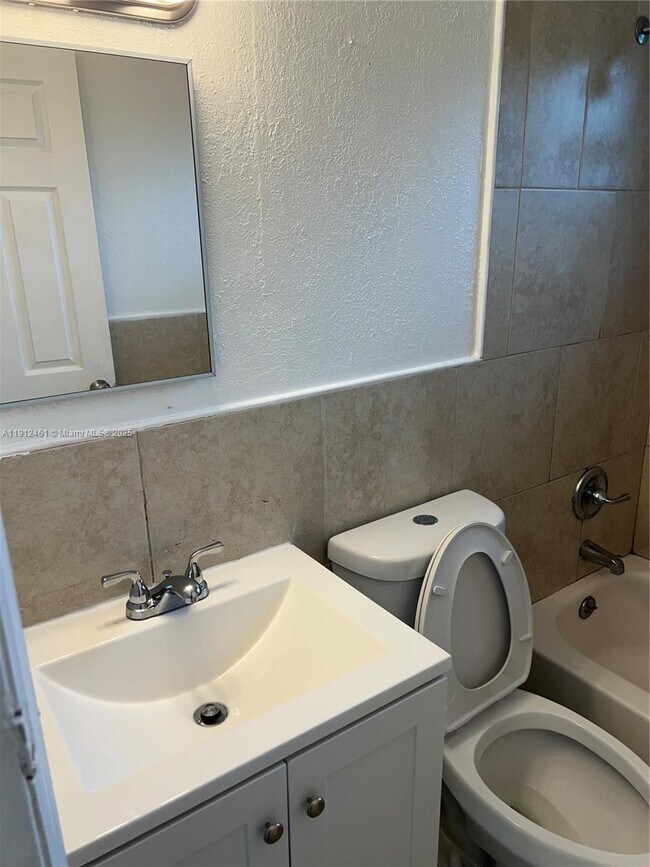 Foto del edificio - 5900 NW 1st Ave