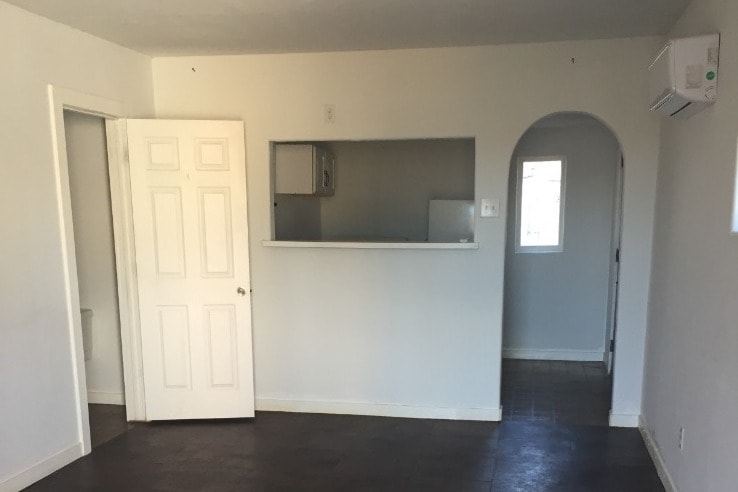 Living room - 207 N 6th St