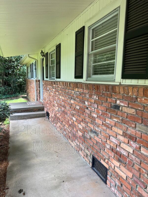 Building Photo - 3573 Vanet Rd