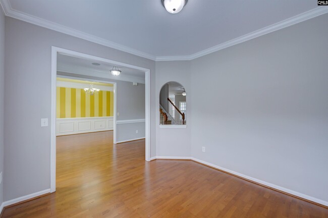 Building Photo - 116 Casterton Dr W