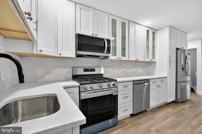 Building Photo - 2447 Turner St