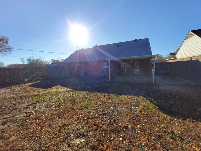 Building Photo - 10950 Oak Leaf Dr