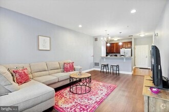 Building Photo - 200 W Elm St