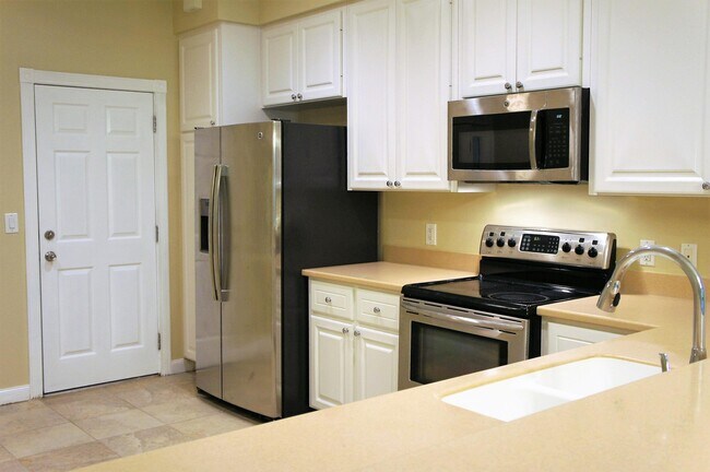 Building Photo - 1032 Pinewood Lake Ct