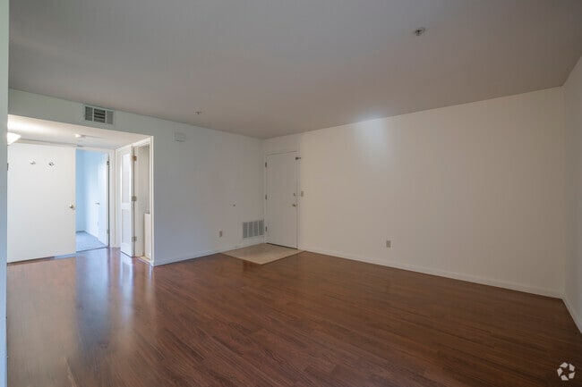 2BR, 1BA - 870 SF - Living Room - Cadillac Flats