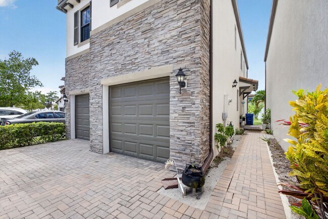 Foto del edificio - Gated community new construction | 4BR 2.5 Riviera Beach Single Family Home
