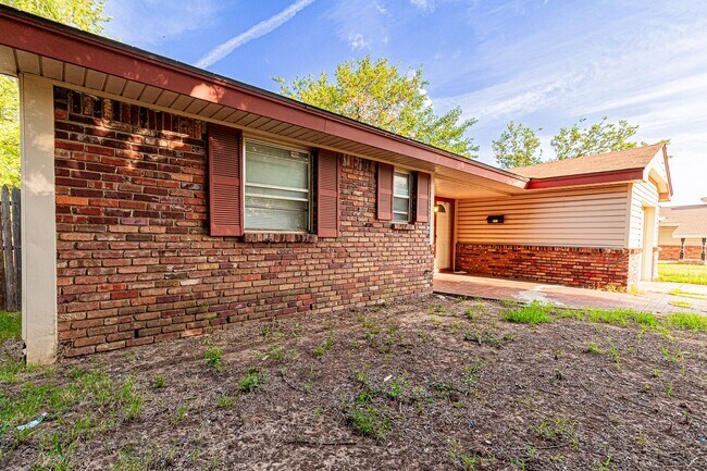 Building Photo - 3 Bed 1.5 Bath in Del City!
