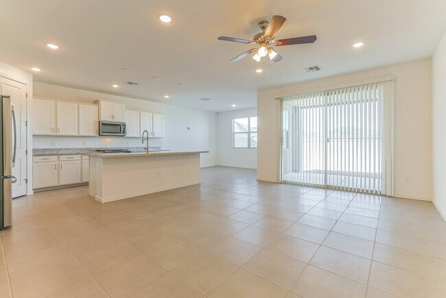 Foto del edificio - 35792 N Bloom St