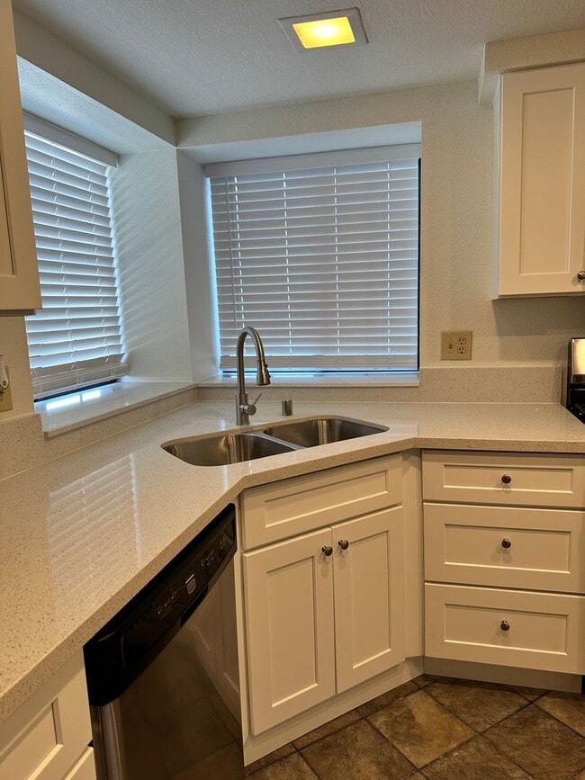 Foto del edificio - Gorgeous 2 bed/2Ba Home
