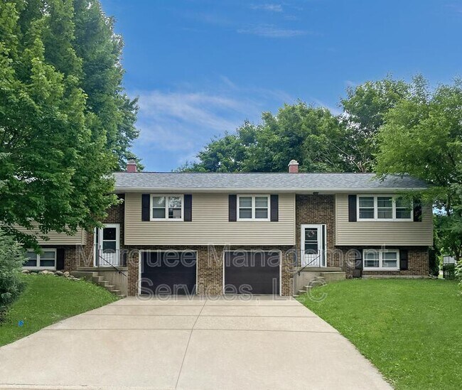 Foto del edificio - 140A Woodview Dr