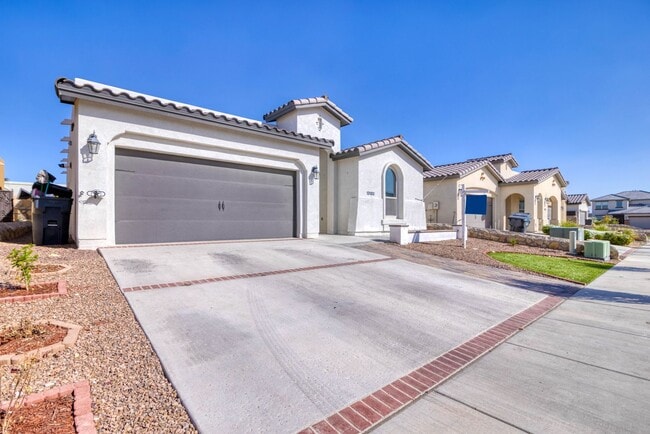 Building Photo - Beautiful East side House