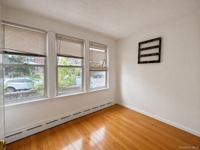 Foto del edificio - 77-18 169th St