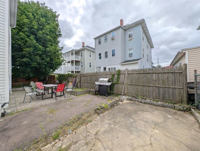 Foto del edificio - 9 Bonner Ave