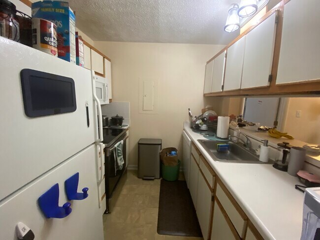 Building Photo - 1401 Collegiate Cir