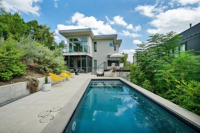 Foto del edificio - 813 Rutherford Pl