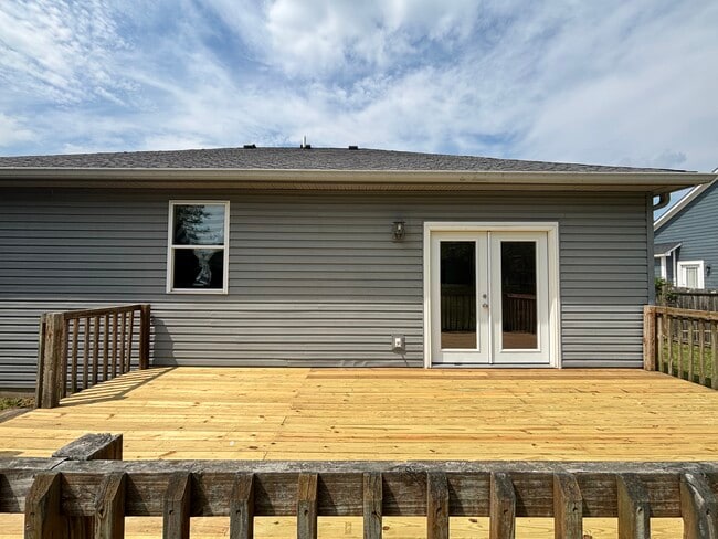Building Photo - 950 Deer Field Dr