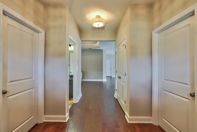 Building Photo - 2521 Orange Ave