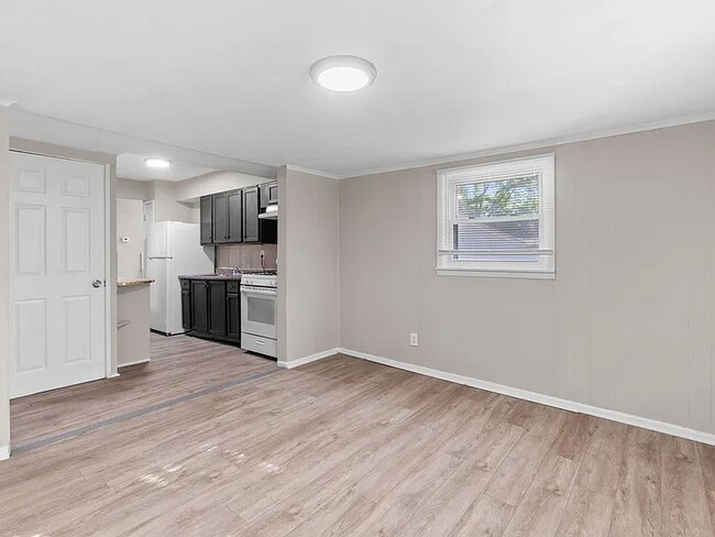 Foto del edificio - 332 Cameron Rd