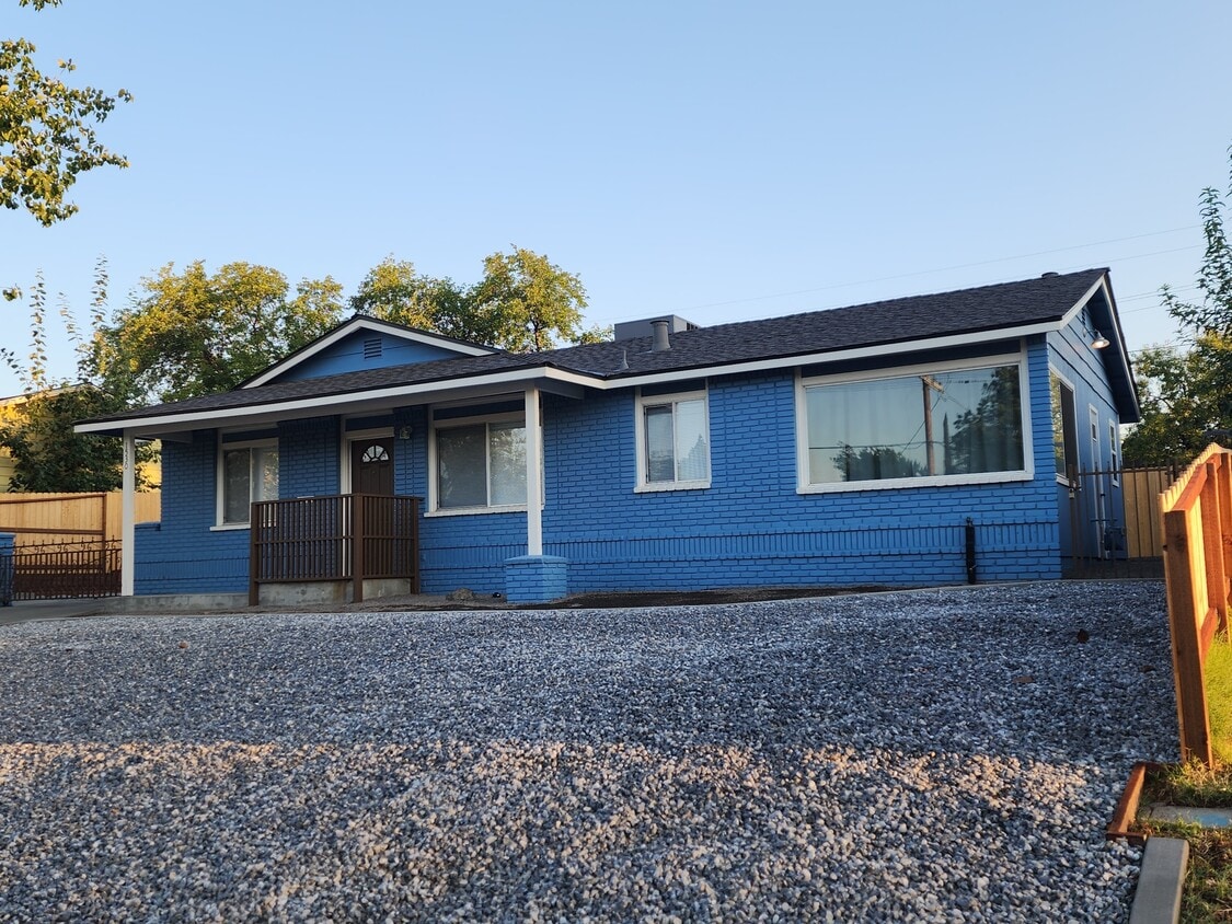 Primary Photo - 1530 Aloha St