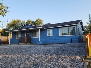 Building Photo - 1530 Aloha St