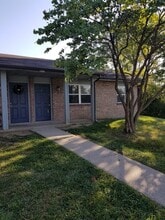 Building Photo - 806 Demaret Dr