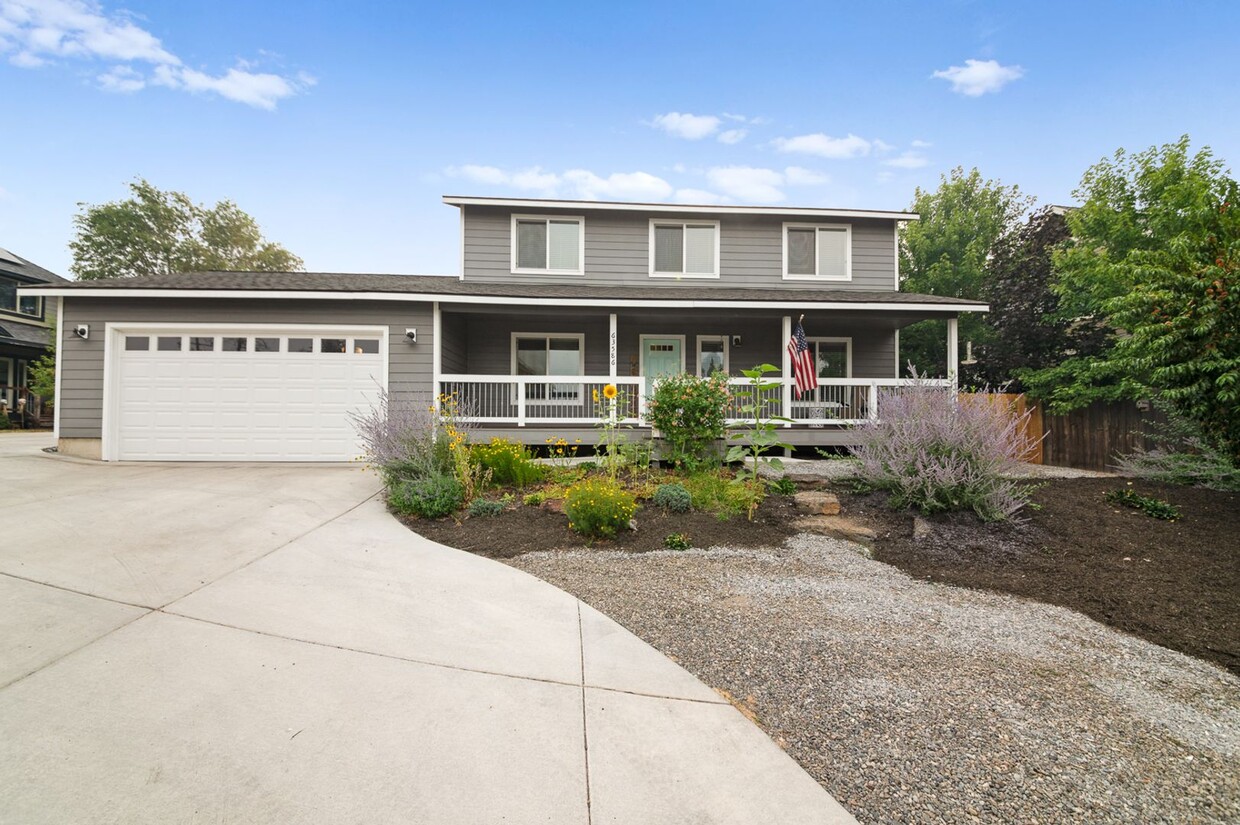 Foto principal - Charming 4Bed/3Bath Home in NE Bend with S...