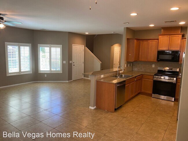 Foto del edificio - 3 br, 2.5 bath House - 9578 Vega Carpio Ave.