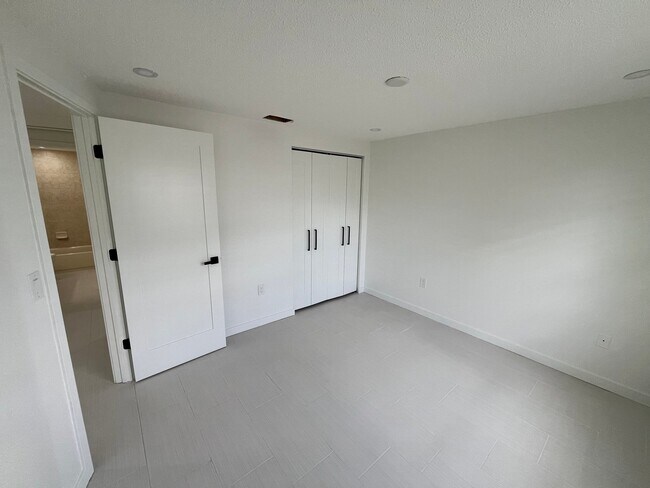 Building Photo - 1511 Suponic Ave
