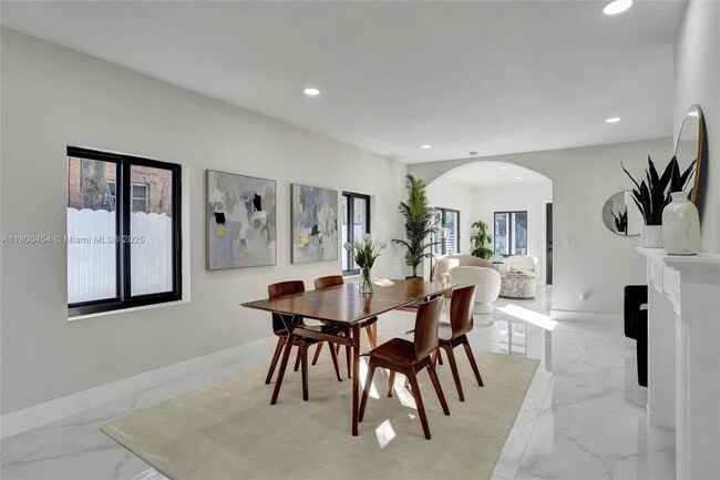 Foto del edificio - 7943 NW 6th Ave