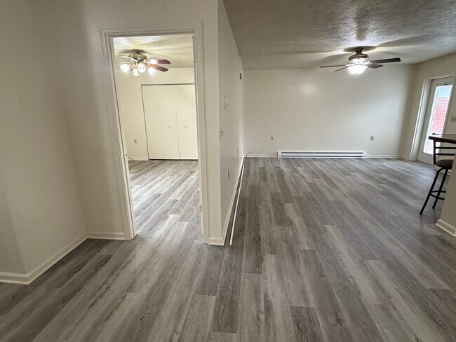 Foto del edificio - 201 W Main St