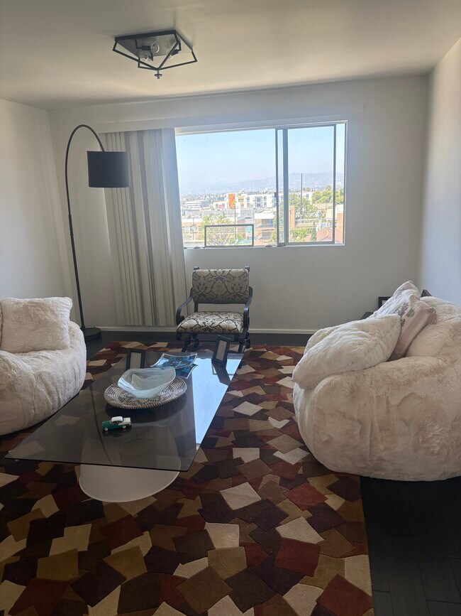 Foto del edificio - 434 N Lake St