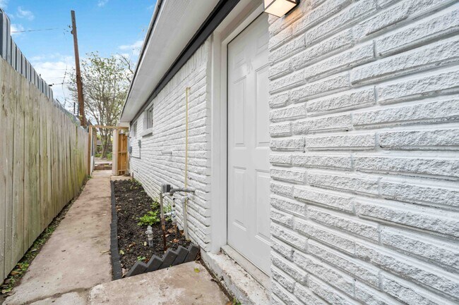 Foto del edificio - 3028 Francis St