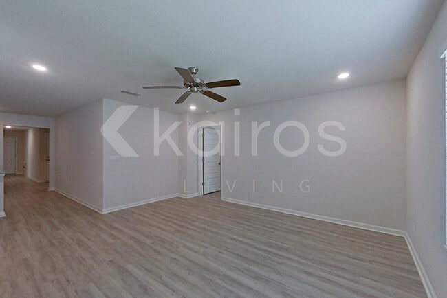 Building Photo - 120 Swallowtail Ln