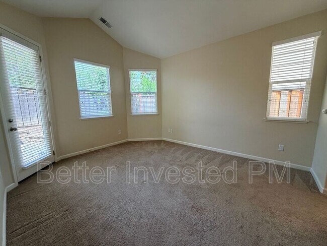 Foto del edificio - 1743 Waltzer Rd