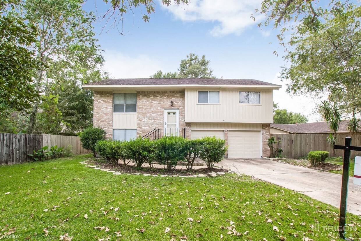 Primary Photo - 8610 Pine Shores Dr