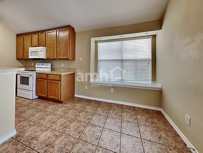 Building Photo - 5700 Creekway Dr