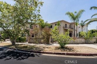 Building Photo - 1100 S Highland Ave