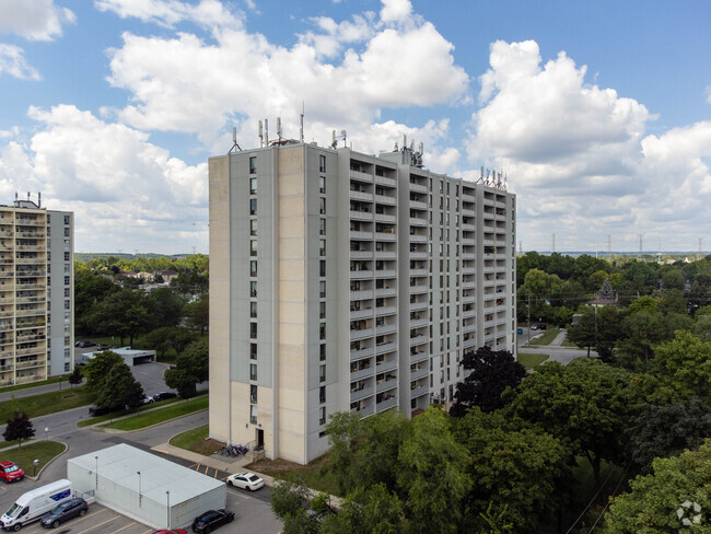 Building Photo - 111 Inverlochy Boulevard