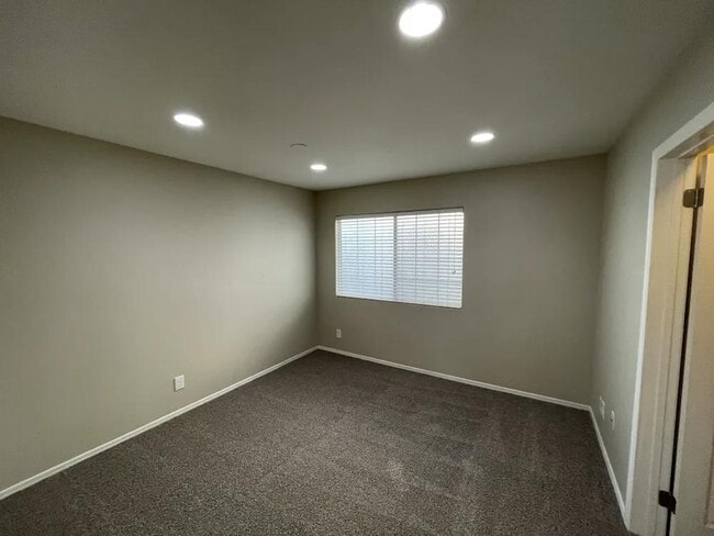 Building Photo - 428 Cerritos Ave