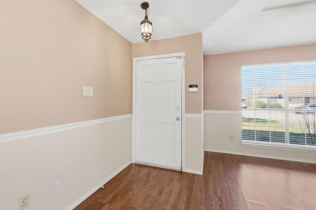 Foto del edificio - Half of Duplex Ready for New Tenants- 2 Bed, 2 Bath- North Richland Hills- Birdville ISD- 76180