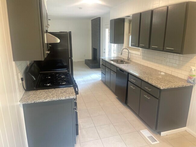 Building Photo - 8706 Oakhaven Dr