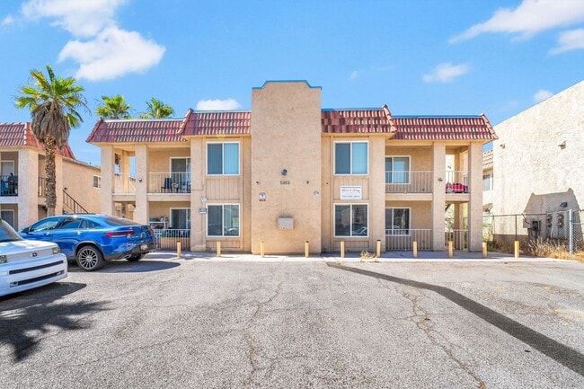 Building Photo - 5303 Del Gado Dr