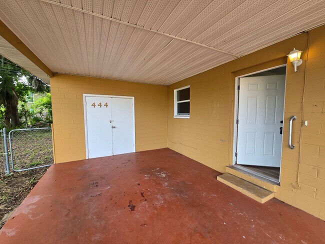 Building Photo - Clean 3 bedroom block home in Daytona!